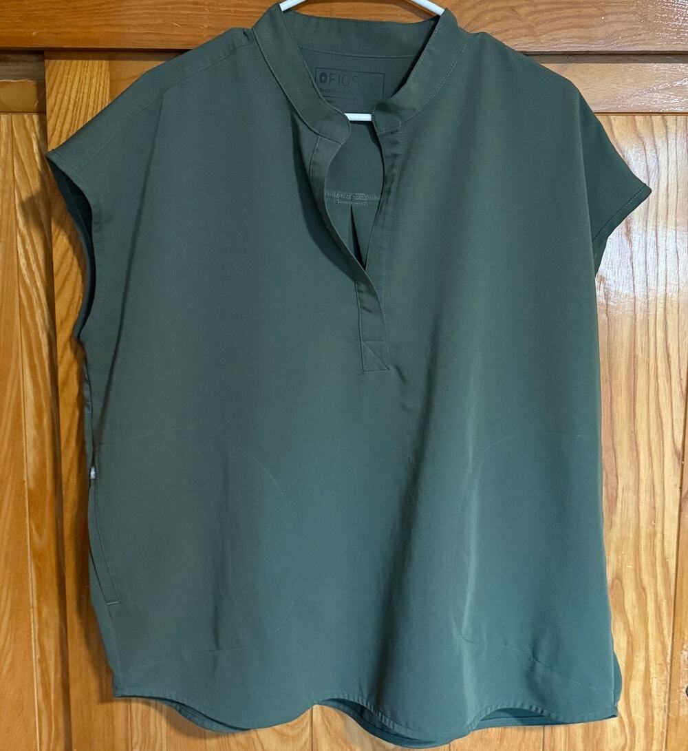 FIGS Rafaela Oversized Scrub Top - Moss Green XL